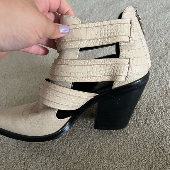 Rebecca Minkoff Women’s Seavie Buckle Strap Clay Leather Ankle Bootie size 9 EUC - Picture 7 of 11